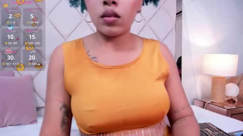 Momo  online show from September 2025 10:33:01 PM