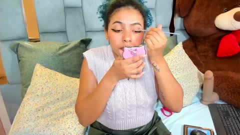 Momo  online show from September 2025 01:29:01 AM