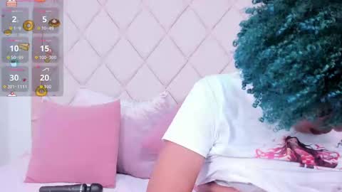 Momo  online show from September 2025 09:40:02 PM