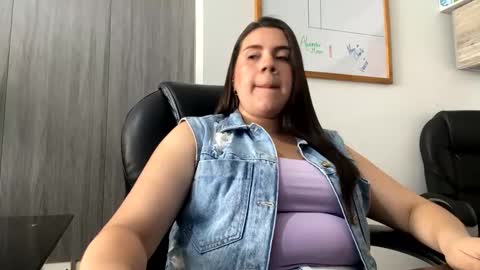 Snapshot of mona28__ chatting on September 2025 01:34:02 PM Mona online show from September 2025 01:34:02 PM