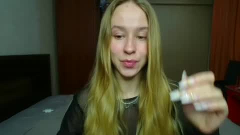 Snapshot of mona__liza chatting on September 2025 03:45:01 PM Mona online show from September 2025 03:45:01 PM