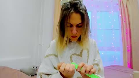 Mona online show from December 2024 05:51:01 AM