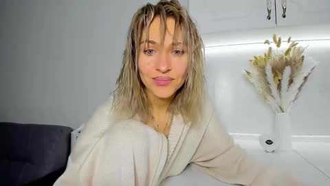 Mona online show from February 2025 09:20:02 PM