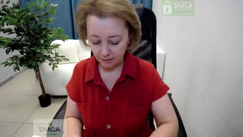 Snapshot of mona_w chatting on February 2026 09:43:02 AM Mona online show from February 2026 09:43:02 AM