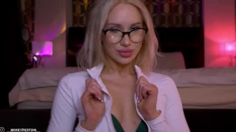 Angelina online show from October 2025 12:44:02 AM