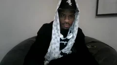 Snapshot of moneymanboy chatting on September 2025 06:18:01 AM 11nchmonster online show from September 2025 06:18:01 AM