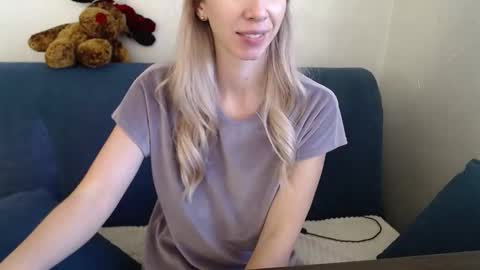 Moni online show from October 2025 02:49:01 PM