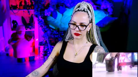 Monika online show from November 2025 10:59:01 AM