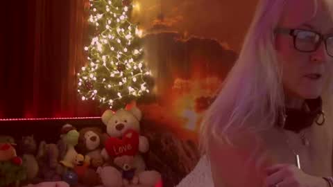 Monika    online show from December 2024 06:28:01 AM