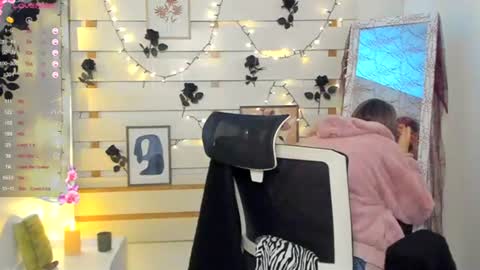 Monika online show from October 2025 02:07:02 PM