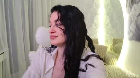 Snapshot of monique_a chatting on May 2026 04:40:01 AM Ask me online show from May 2026 04:40:01 AM