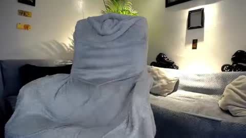 monnojones online show from June 2026 07:17:01 PM