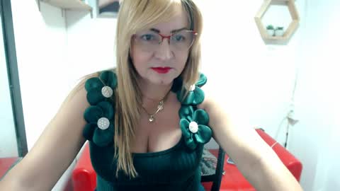Snapshot of monserrat_diva chatting on April 2026 09:50:01 PM monserrat_diva online show from April 2026 09:50:01 PM