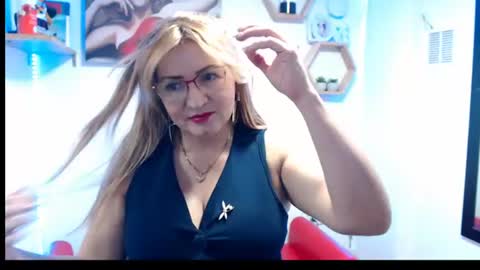 Snapshot of monserrat_diva chatting on June 2026 06:21:02 PM monserrat_diva online show from June 2026 06:21:02 PM