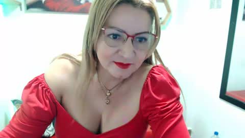 Snapshot of monserrat_diva chatting on June 2026 06:33:01 PM monserrat_diva online show from June 2026 06:33:01 PM
