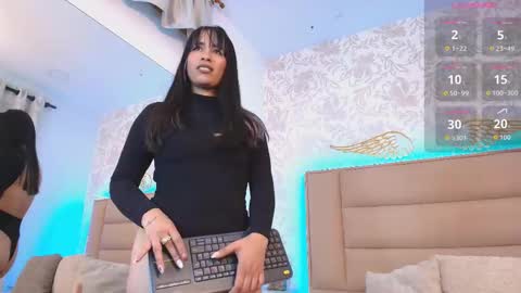 Adriana online show from November 2025 01:11:02 PM