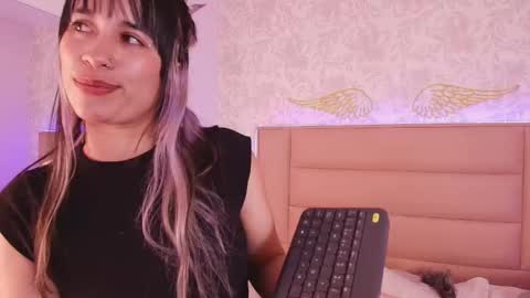 Adriana online show from November 2025 01:48:01 PM