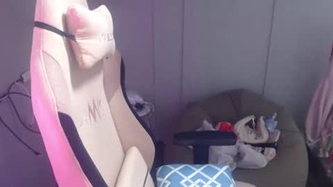 Snapshot of monstercockselfsuck chatting on January 2025 04:08:01 PM ELYSE A SIMPLE GIRL online show from January 2025 04:08:01 PM