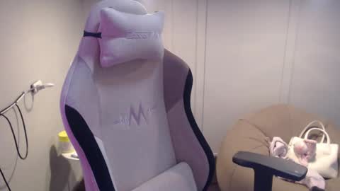 Snapshot of monstercockselfsuck chatting on February 2025 12:28:01 PM ELYSE A SIMPLE GIRL online show from February 2025 12:28:01 PM