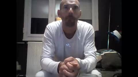 Snapshot of montmasse chatting on May 2026 09:33:02 PM montmasse online show from May 2026 09:33:02 PM