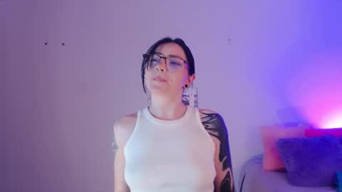 Snapshot of montreal_18 chatting on February 2026 01:46:01 AM montreal_18 online show from February 2026 01:46:01 AM