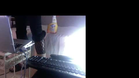 Snapshot of montydxxx2 chatting on June 2026 01:32:01 AM montydxxx2 online show from June 2026 01:32:01 AM