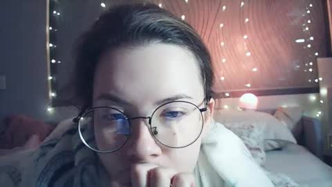 moodiemira online show from November 2025 01:04:02 AM