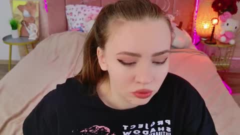 Moon  Bunny online show from February 2026 12:22:02 PM