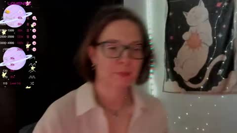 Snapshot of moon__girl chatting on June 2026 06:16:01 PM Roxy online show from June 2026 06:16:01 PM
