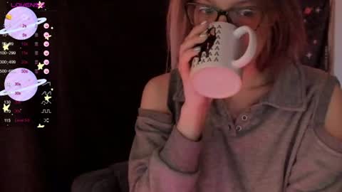 Snapshot of moon__girl chatting on July 2026 06:32:02 PM Roxy online show from July 2026 06:32:02 PM