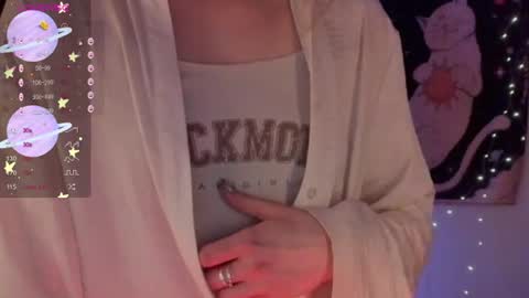 Snapshot of moon__girl chatting on July 2026 07:35:01 PM Roxy online show from July 2026 07:35:01 PM