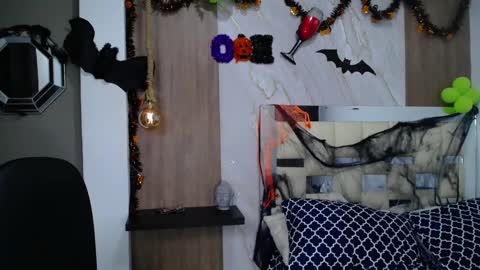 moon_and_fire_ online show from October 2025 05:55:02 AM