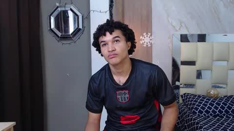 moon_and_fire_ online show from January 2026 05:24:02 AM