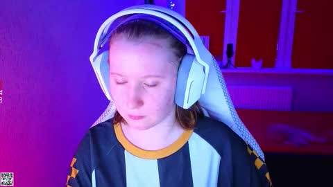 Lola online show from November 2025 03:12:01 PM