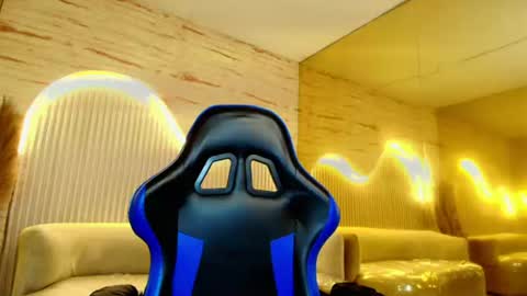 Snapshot of moon_red_r chatting on June 2026 01:23:02 PM Moon online show from June 2026 01:23:02 PM