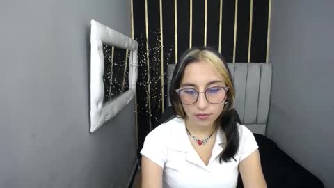 Snapshot of moon_shut chatting on March 2026 12:22:02 PM MOON SHUT online show from March 2026 12:22:02 PM