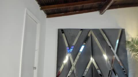 Luna  online show from November 2025 03:52:02 PM