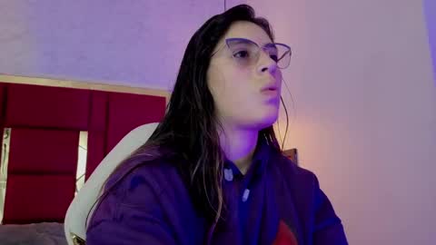 Snapshot of moon_winy chatting on April 2026 11:19:02 AM Winy online show from April 2026 11:19:02 AM