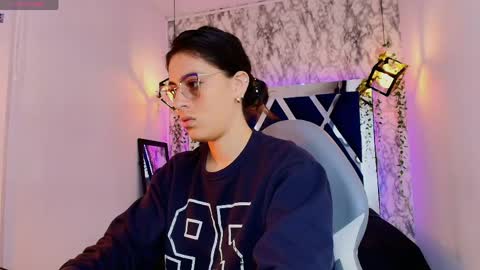 Snapshot of moon_winy chatting on May 2026 02:11:01 PM Winy online show from May 2026 02:11:01 PM