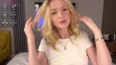 moonavellle_ online show from June 2026 09:17:02 PM