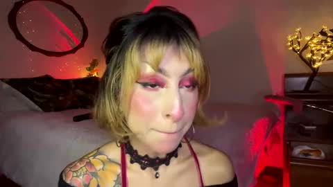 Cinna online show from November 2025 09:02:01 PM