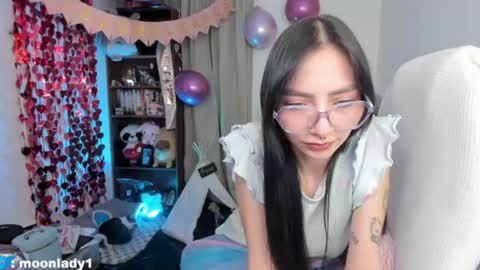 Snapshot of moonlady_ chatting on June 2026 02:58:01 AM MOON online show from June 2026 02:58:01 AM