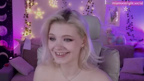 Snapshot of moonlight_mia chatting on March 2025 08:14:02 PM Mia online show from March 2025 08:14:02 PM