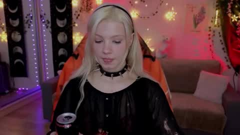 Snapshot of moonlight_mia chatting on October 2025 08:58:01 PM Mia online show from October 2025 08:58:01 PM