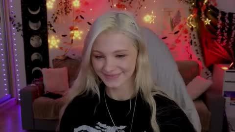 Snapshot of moonlight_mia chatting on October 2025 06:09:01 PM Mia online show from October 2025 06:09:01 PM