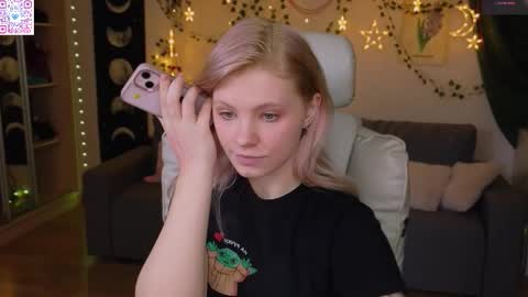 Snapshot of moonlight_mia chatting on March 2026 06:47:02 PM Mia online show from March 2026 06:47:02 PM