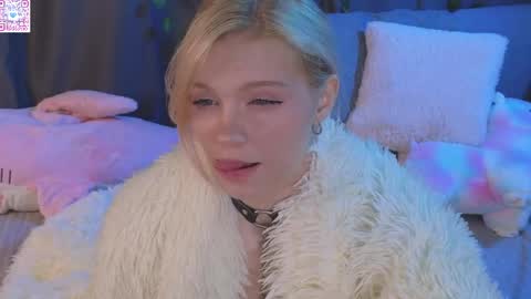 Snapshot of moonlight_mia chatting on May 2026 09:01:02 PM Mia online show from May 2026 09:01:02 PM
