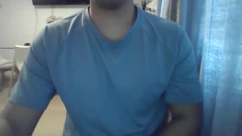 Snapshot of morenolatin19 chatting on December 2025 08:43:01 AM Jos Luis online show from December 2025 08:43:01 AM