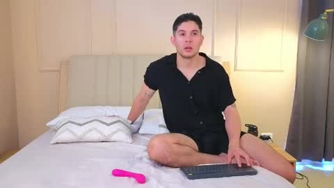 Snapshot of mr_danni_ chatting on May 2026 07:33:02 PM Danny Aleja online show from May 2026 07:33:02 PM