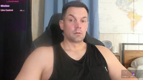 Snapshot of mr_mac69 chatting on February 2025 09:50:02 PM Cam online show from February 2025 09:50:02 PM